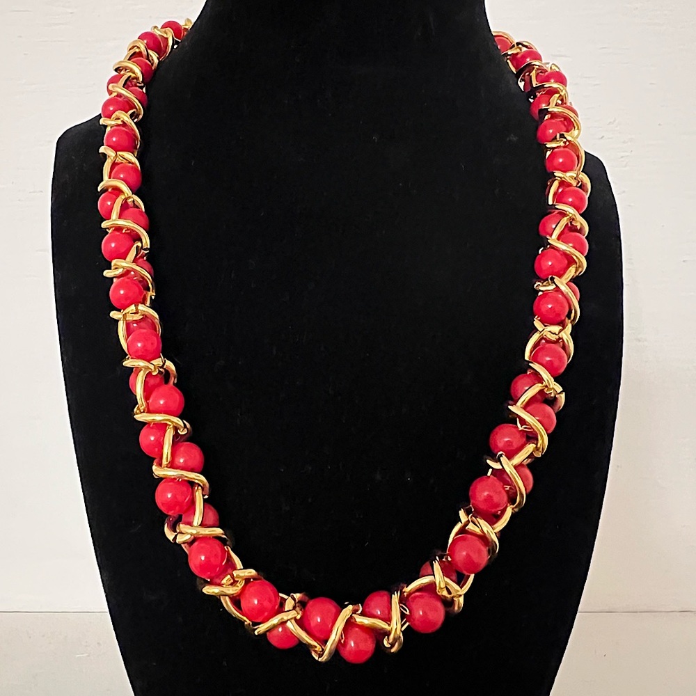 Vintage Lady Remington Red Beaded & Enamel Jewelry Set Necklace & Hoop Earrings - Picture 7 of 8